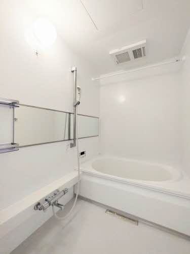 バス・シャワールーム　浴室乾燥機付き