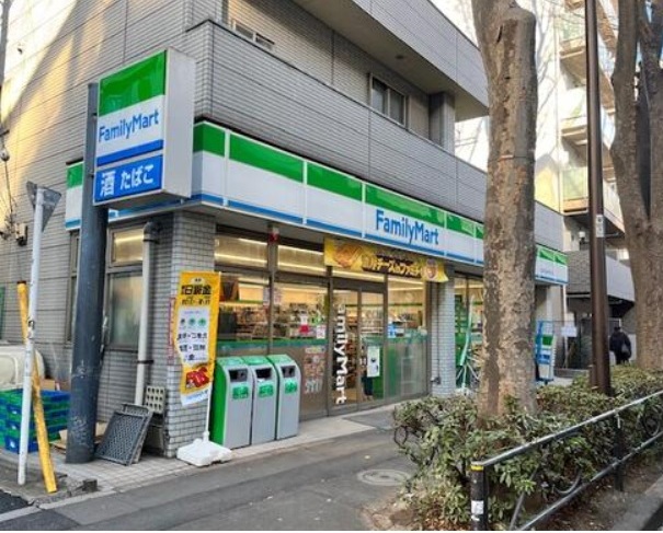 コンビニ　ファミリーマート 下高井戸店（コンビニ）まで10m