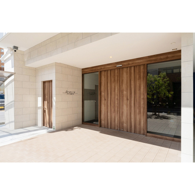 エントランス　落ち着いたエントランスです