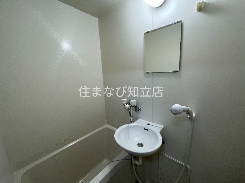 洗面設備　別室同型写真
