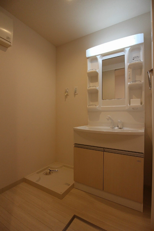 洗面設備　※別号室の写真です。独立洗面台