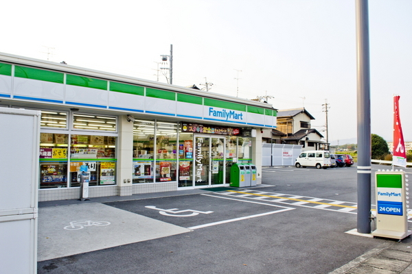 コンビニ　ファミリーマート今里彦林店（コンビニ）まで411m