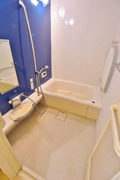 バス・シャワールーム　★追焚機能＆浴室乾燥機付き浴室★