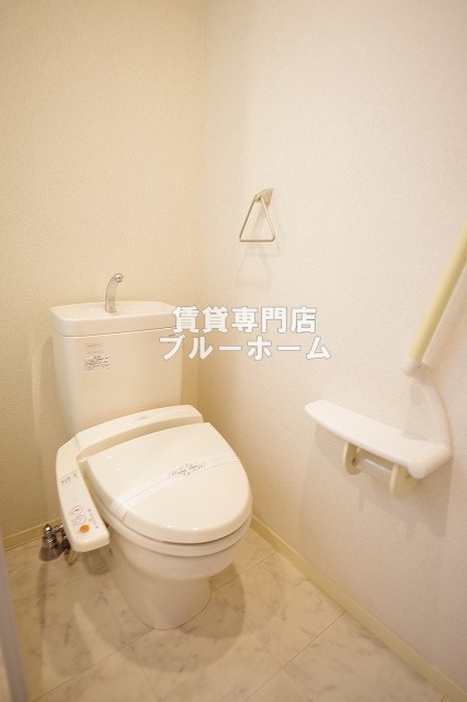 トイレ　温水洗浄付き便座！