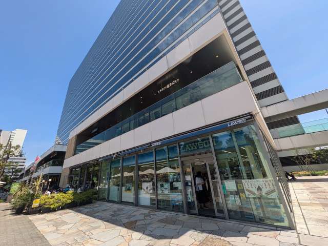 コンビニ　ローソン中野セントラルパークサウス店（コンビニ）まで114m