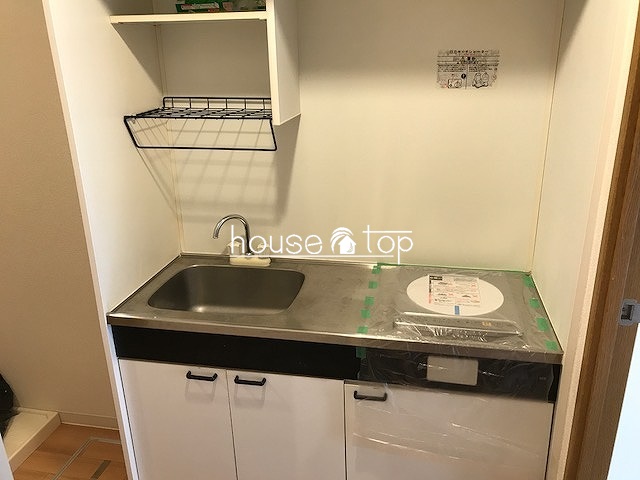 キッチン　ＩＨコンロ付システムキッチン！冷蔵庫の設置スペースもあります