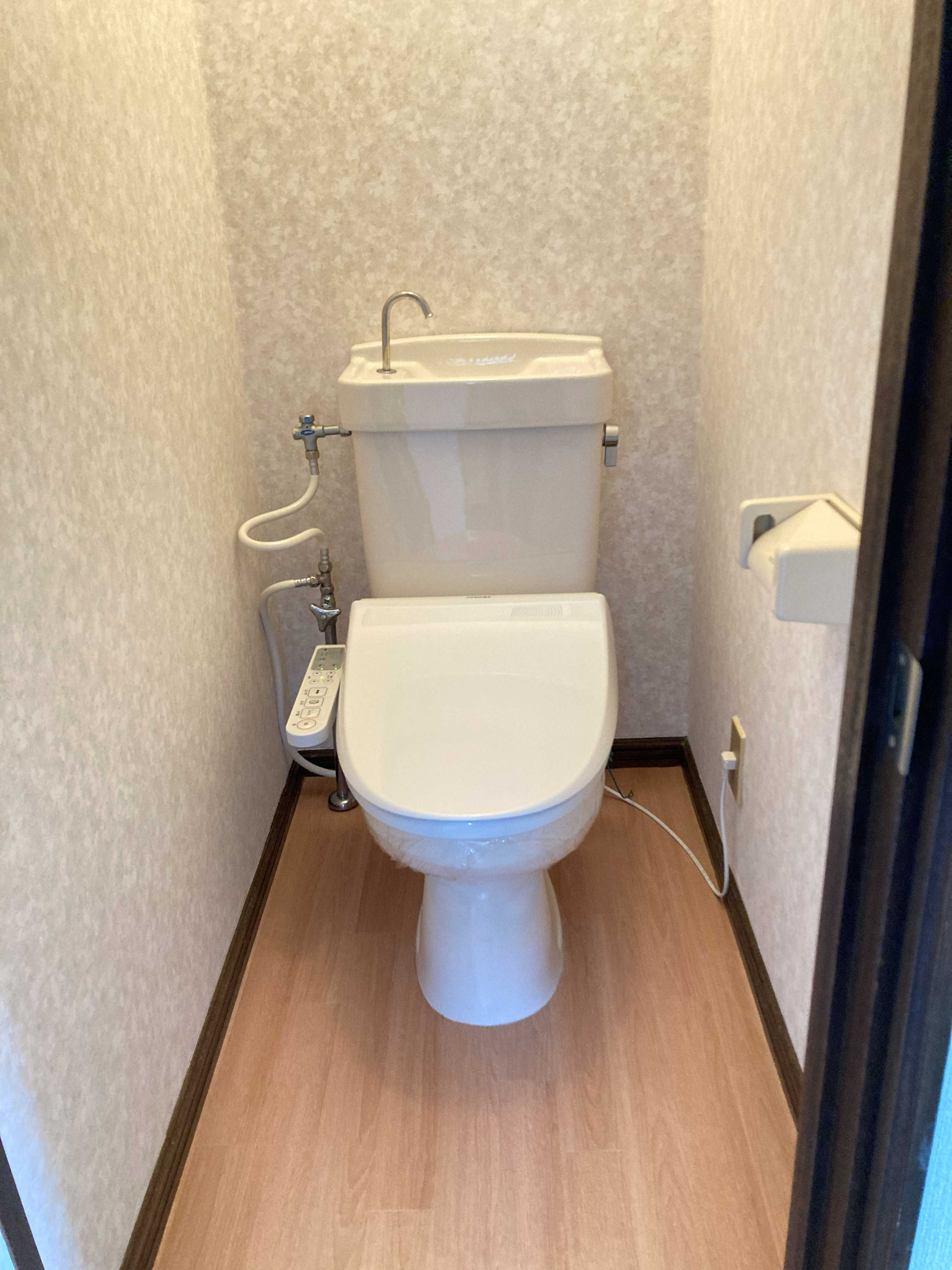 仙台市地下鉄南北線 黒松駅 徒歩3分 2階建 築37年のトイレ写真