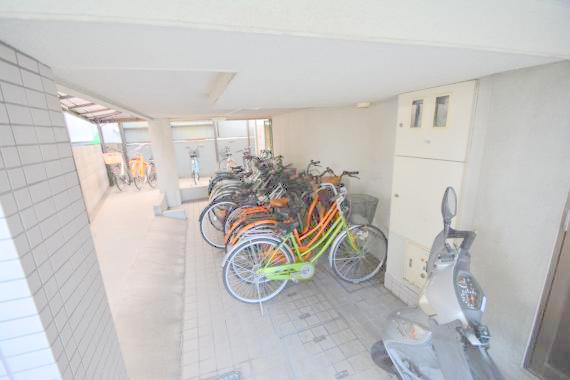 駐車場　あなたの大事な自転車も安心してとめることができますね。