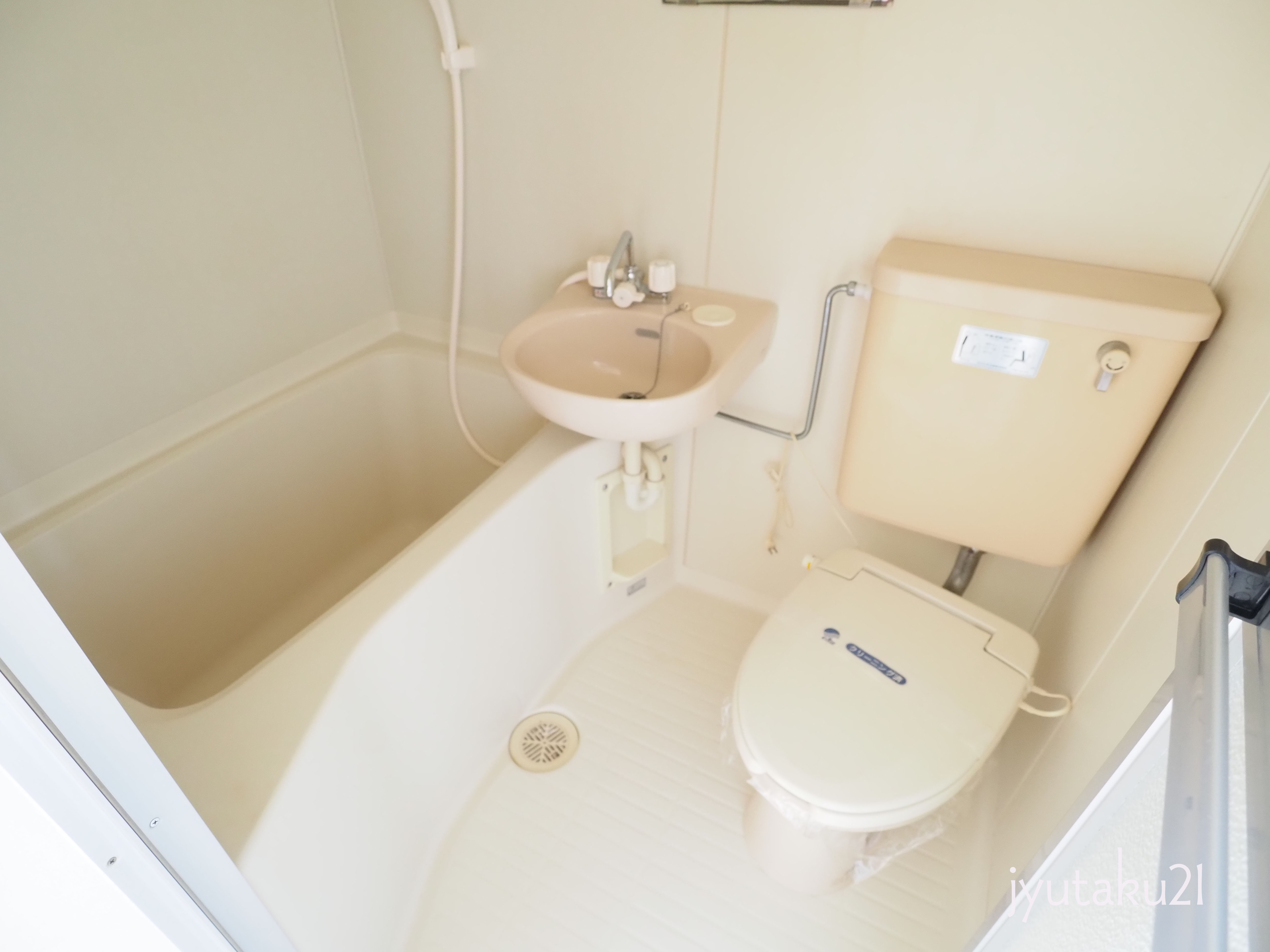 バス・シャワールーム　バストイレ一緒タイプ
