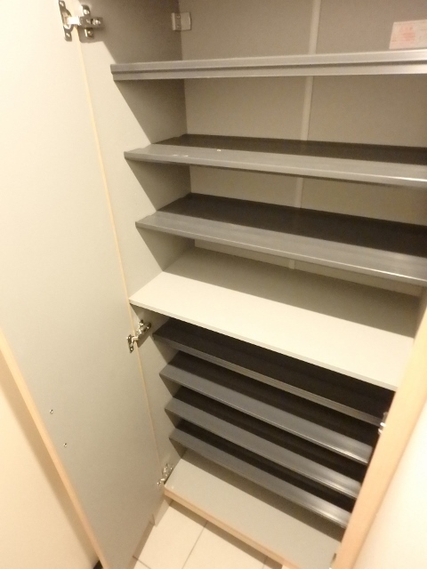 玄関　★高さのあるシューズボックス付き★