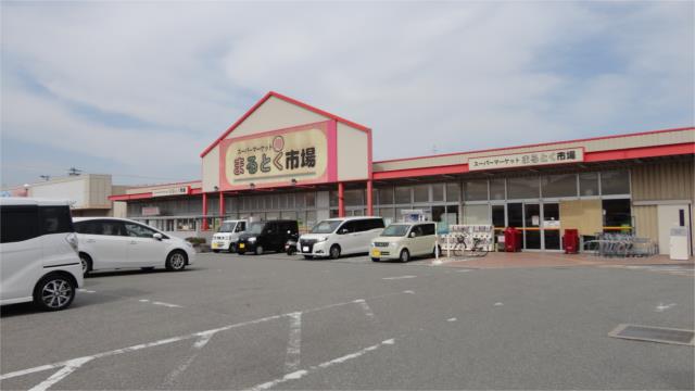 スーパー　イズミヤ　まるとく市場平田店（スーパー）まで385m
