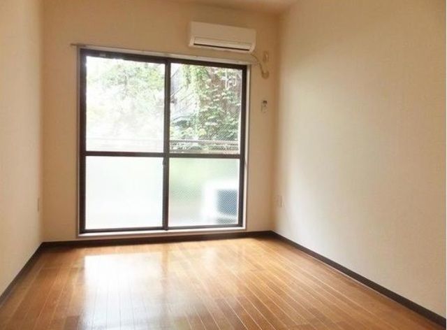 居室・リビング　洋室※他号室参考写真です