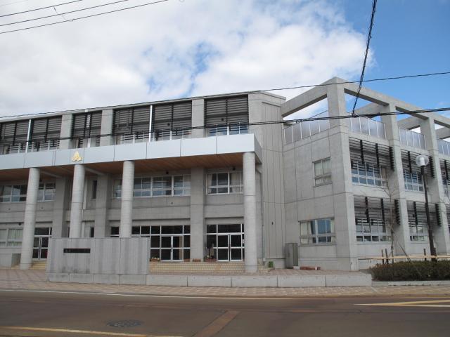 中学校　燕中学校（中学校）まで1300m