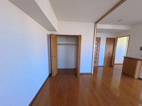 収納　洋室　約5.1畳　クロゼット