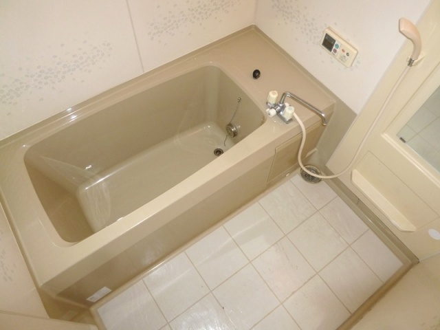 バス・シャワールーム　約1坪サイズのお風呂で足を伸ばして入浴できます☆