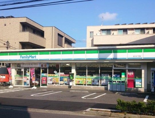 コンビニ　ファミリーマート桜川三丁目店（コンビニ）まで488m