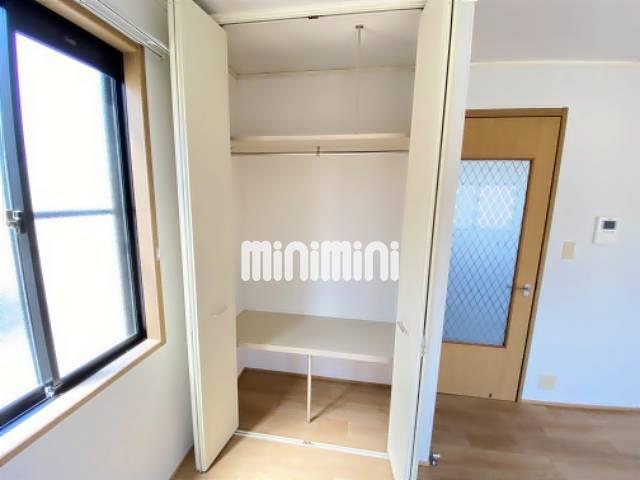 収納　大容量のクローゼット。１人分の荷物であれば余裕で収納できます