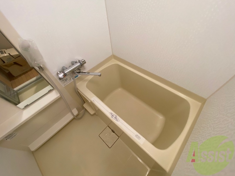 バス・シャワールーム　バスルームはこちらです。広々としてゆったり休めます。