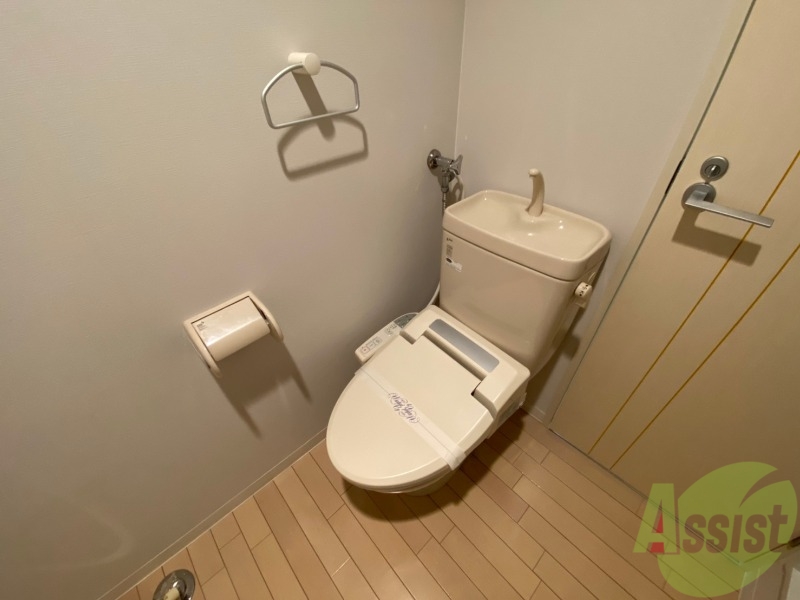 トイレ　ウォシュレット付きのトイレです。シャワートイレは日本の宝。