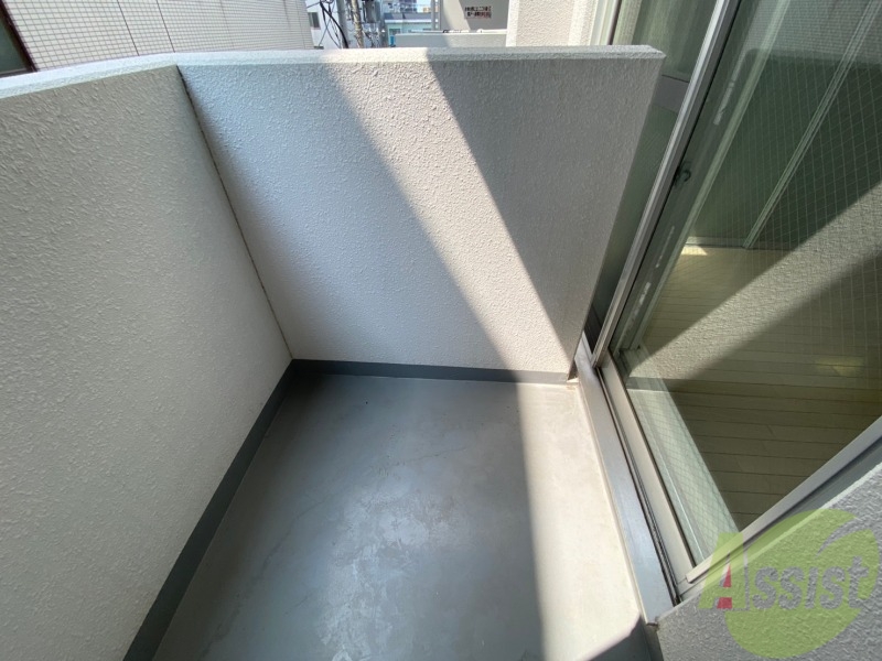 バルコニー　こちらはバルコニー。洗濯物が干せるようになっています。