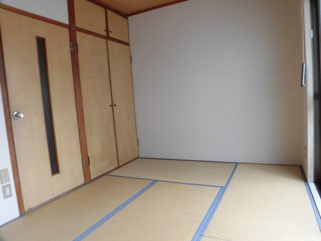 居室・リビング　光の差し込む明るいお部屋です。