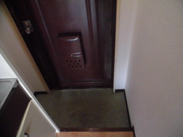 玄関　下駄箱スペースのある玄関です。