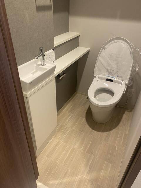 トイレ　温水洗浄便座