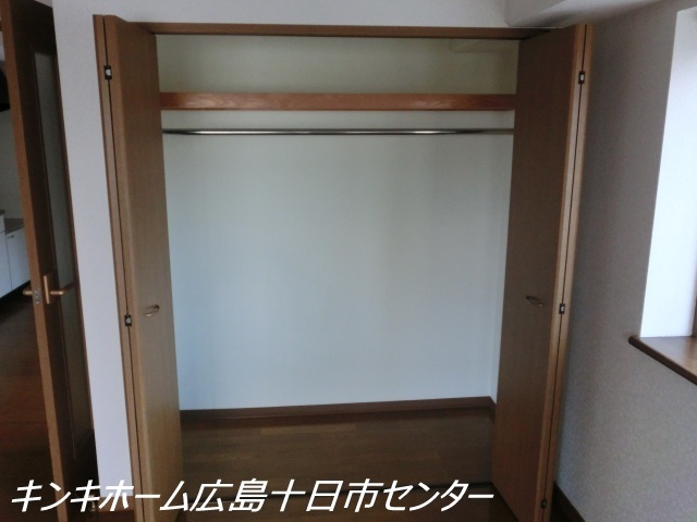収納　写真は別のお部屋です。