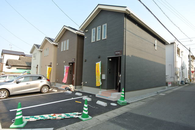 建物外観　Ｄ棟は一番奥になります。