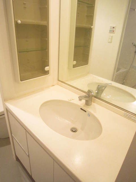 洗面設備　おしゃれな1枚鏡洗面台