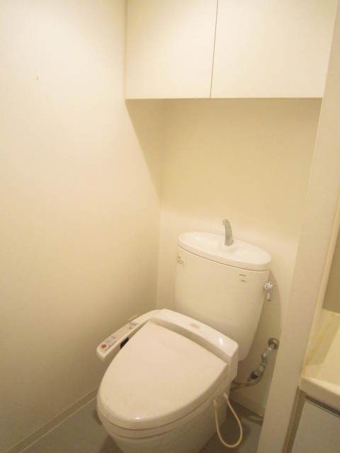 トイレ　ウォシュレット付き