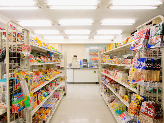 コンビニ　ファミリーマート　生駒辻町（コンビニ）まで279m