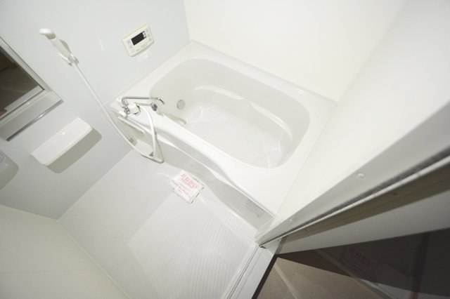 バス・シャワールーム　浴室乾燥・追い炊き機能付き♪