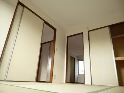 居室・リビング　室内