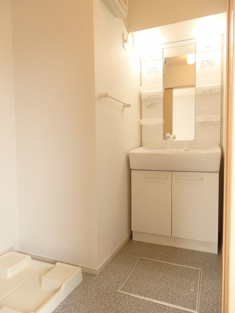 洗面設備　写真は別号室のものです。