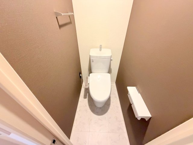 トイレ　綺麗なトイレにはウォシュレット標準装備です。