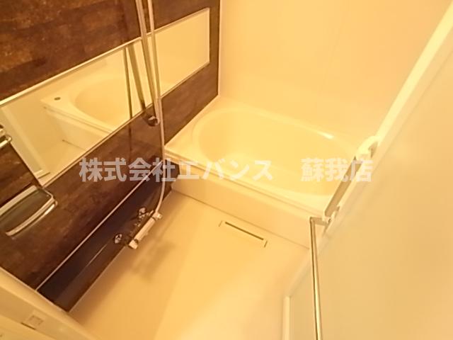 バス・シャワールーム　同建物別部屋の写真となります。