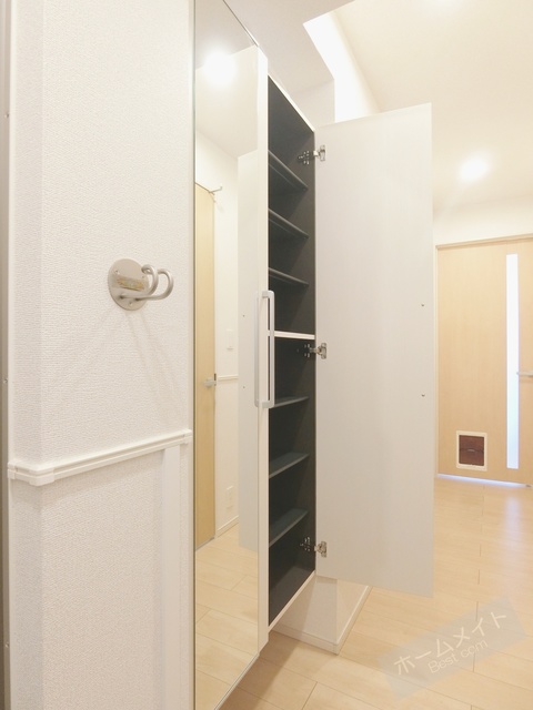 玄関　同施工会社の同仕様写真です。