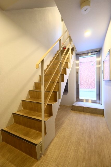 エントランス　清潔なエントランスです