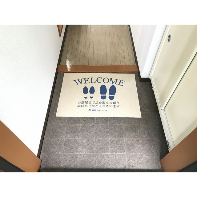 玄関　下駄箱あり