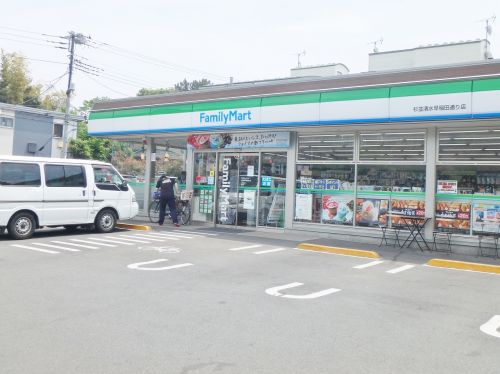 コンビニ　ファミリーマート杉並清水早稲田通り店（コンビニ）まで557m