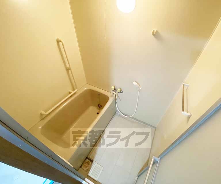 バス・シャワールーム　ゆったりとくつろげる浴室です。