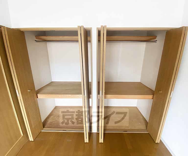 収納　洋服や雑貨などが収納できます。