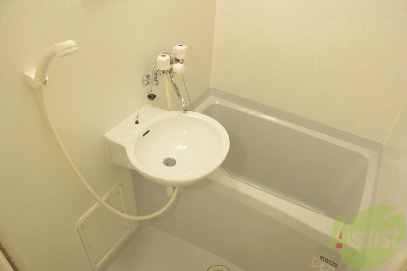 バス・シャワールーム　１日の疲れを癒せます