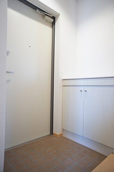 玄関　（別タイプ参考写真）ｆｅｅｔｈ日暮里　荒川区東日暮里3