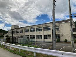 中学校　西脇東中学校（中学校）まで1935m