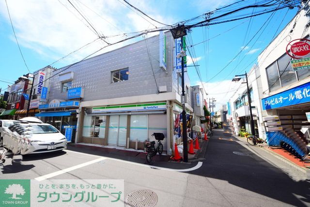 コンビニ　ファミリーマート妙蓮寺駅前店（コンビニ）まで740m