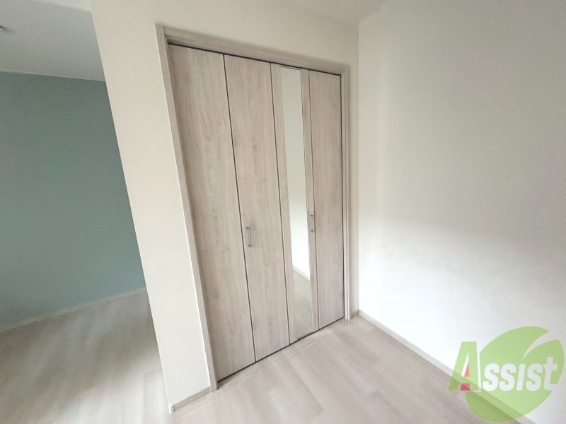 収納　お部屋にクローゼットがあるので収納にも便利ですね。