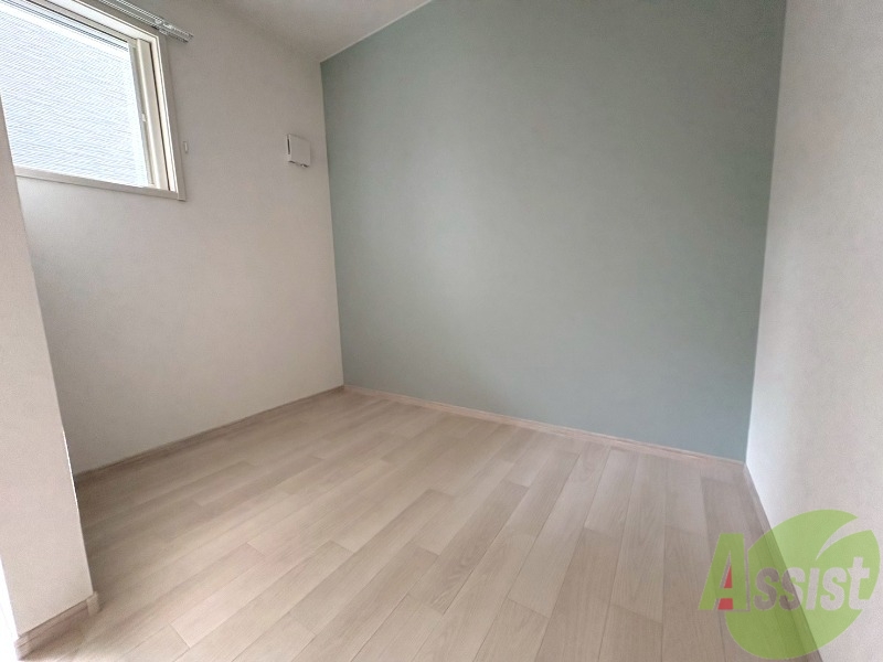 その他部屋・スペース　２．８帖の寝室です。ベッドを置いても狭く感じないです。