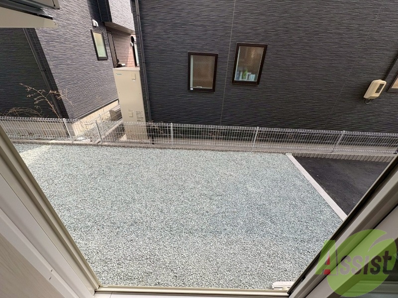 バルコニー　バルコニーになります。窓を開けると開放感がありますね。